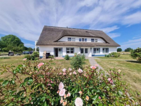 Boddenhus Apartment in Gager
